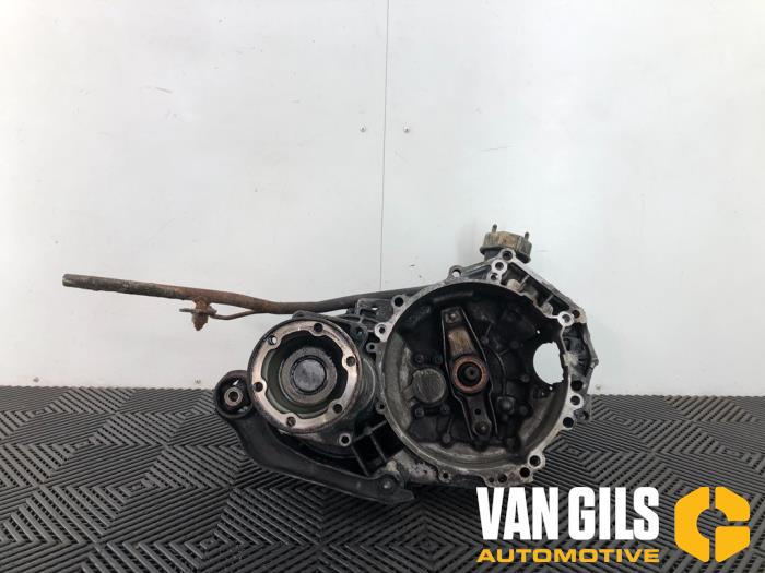 Gebruikte Versnellingsbak Volkswagen Transporter T4 1.9 TD Prijs € 350,00 Margeregeling aangeboden door Van Gils Automotive