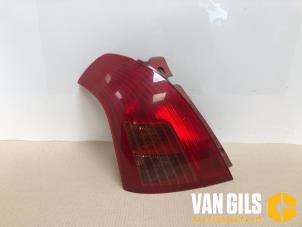 Gebruikte Achterlicht links Suzuki Swift (ZA/ZC/ZD1/2/3/9) 1.5 VVT 16V Prijs € 45,00 Margeregeling aangeboden door Van Gils Automotive
