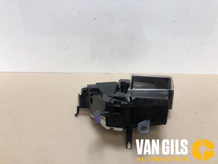 Gebruikte Display Interieur Toyota Prius (ZVW3) 1.8 16V Prijs € 35,00 Margeregeling aangeboden door Van Gils Automotive