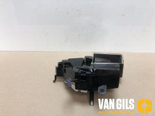 Gebruikte Display Interieur Toyota Prius (ZVW3) 1.8 16V Prijs € 35,00 Margeregeling aangeboden door Van Gils Automotive