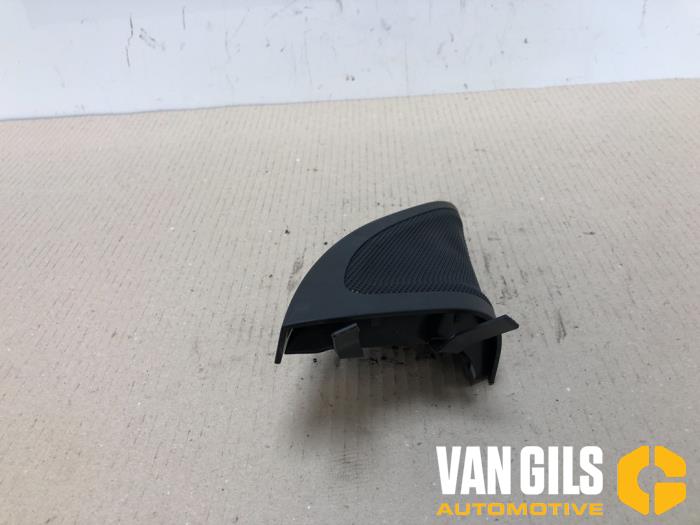 Luidspreker van een Mercedes-Benz A (W176) 1.6 A-180 16V 2014