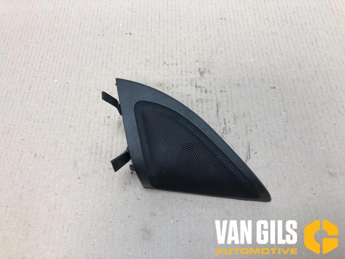 Luidspreker van een Mercedes-Benz A (W176) 1.6 A-180 16V 2014