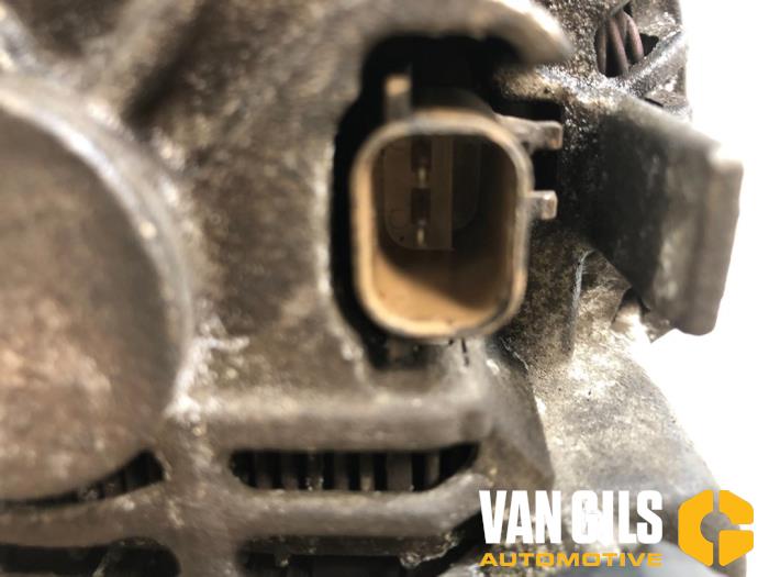 Dynamo van een Chrysler PT Cruiser 2.0 16V 2002