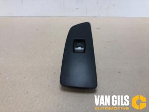 Gebruikte Ruit schakelaar elektrisch BMW 1 serie (E87/87N) 120d 16V Prijs € 30,00 Margeregeling aangeboden door Van Gils Automotive