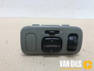 Gebruikte Spiegel Schakelaar Toyota Yaris (P1) 1.3 16V VVT-i Prijs € 40,00 Margeregeling aangeboden door Van Gils Automotive