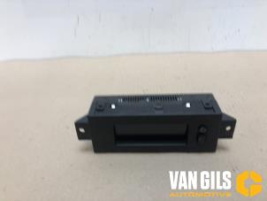 Gebruikte Display Interieur Opel Corsa D 1.4 16V Twinport Prijs € 30,00 Margeregeling aangeboden door Van Gils Automotive