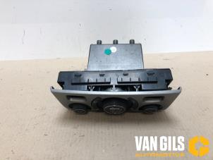 Gebruikte Chaufage Bedieningspaneel Peugeot 308 (4A/C) 1.6 VTI 16V Prijs op aanvraag aangeboden door Van Gils Automotive