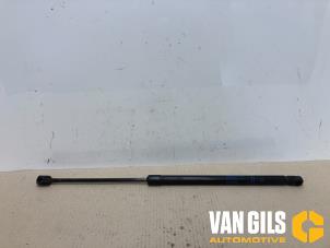 Gebruikte Gasdemper rechts-achter Suzuki Celerio (LF) 1.0 12V Dualjet Prijs op aanvraag aangeboden door Van Gils Automotive