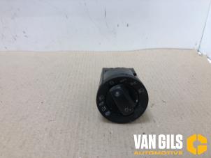 Gebruikte Licht Schakelaar Audi A4 (B7) 2.0 TDI 16V Prijs € 35,00 Margeregeling aangeboden door Van Gils Automotive