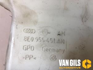Gebruikte Ruitensproeiertank voor Audi A4 (B7) 2.0 TDI 16V Prijs € 40,00 Margeregeling aangeboden door Van Gils Automotive