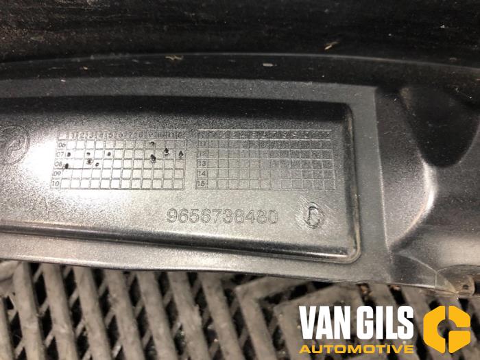 Scherm rechts-voor van een Peugeot 308 SW (4E/H) 1.6 16V THP 150 2008