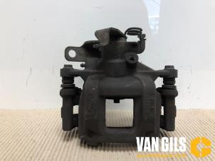 Gebruikte Remklauw (Tang) links-achter Ford Transit Custom 2.2 TDCi 16V Prijs € 66,00 Margeregeling aangeboden door Van Gils Automotive