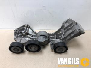 Gebruikte Dynamosteun onder Mercedes A (W168) 1.9 A-190 Prijs € 30,00 Margeregeling aangeboden door Van Gils Automotive