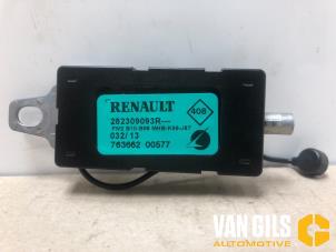 Gebruikte Antenne Versterker Renault Clio IV Estate/Grandtour (7R) 0.9 Energy TCE 12V Prijs € 30,00 Margeregeling aangeboden door Van Gils Automotive