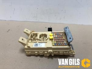 Gebruikte Zekeringkast Kia Stonic (YB) 1.0i T-GDi 12V Eco-Dynamics+ Prijs € 99,99 Margeregeling aangeboden door Van Gils Automotive