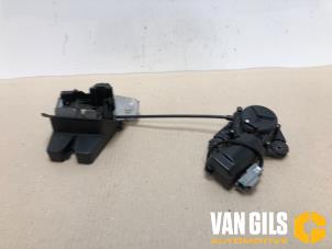 Gebruikte Slotmechaniek Achterklep Lynk &amp; Co 01 1.5 PHEV Prijs € 241,99 Inclusief btw aangeboden door Van Gils Automotive