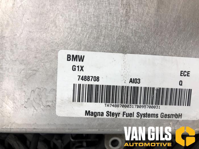 Accu afdekkap van een BMW 5 serie (G30) 530e iPerformance 2017