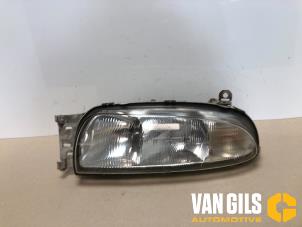 Gebruikte Linker Koplamp Mazda 121 (JA/JB) 1.3i LX,GLX Prijs € 65,00 Margeregeling aangeboden door Van Gils Automotive