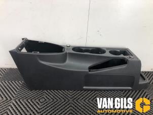 Gebruikte Middenconsoles Landrover Freelander II 2.2 td4 16V Prijs op aanvraag aangeboden door Van Gils Automotive