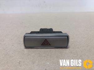 Gebruikte Paniekverlichtings Schakelaar Ford Mondeo III 1.8 16V Prijs € 30,00 Margeregeling aangeboden door Van Gils Automotive