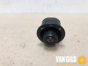 Gebruikte Spiegel Schakelaar Ford Ka I 1.3i Prijs € 40,00 Margeregeling aangeboden door Van Gils Automotive