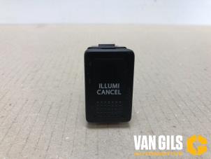Gebruikte Schakelaar Suzuki Swift (ZA/ZC/ZD1/2/3/9) 1.3 VVT 16V Prijs € 30,00 Margeregeling aangeboden door Van Gils Automotive