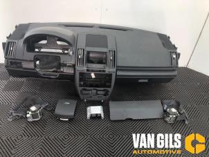 Gebruikte Airbag set + dashboard Landrover Freelander II 2.2 td4 16V Prijs op aanvraag aangeboden door Van Gils Automotive
