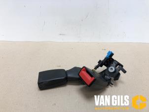 Gebruikte Veiligheidsgordel Insteek midden-achter Mercedes C Estate (S205) C-180 1.6 16V BlueEfficiency Prijs € 39,99 Margeregeling aangeboden door Van Gils Automotive