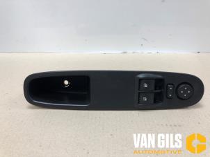 Gebruikte Ruit schakelaar elektrisch Fiat Punto Evo (199) 1.3 JTD Multijet 85 16V Euro 5 Prijs € 30,00 Margeregeling aangeboden door Van Gils Automotive