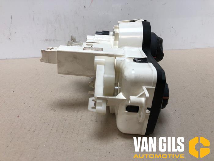 Kachel Bedieningspaneel van een Renault Modus/Grand Modus (JP) 1.4 16V 2004