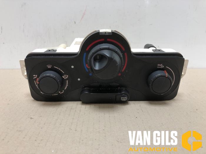 Kachel Bedieningspaneel van een Renault Modus/Grand Modus (JP) 1.4 16V 2004