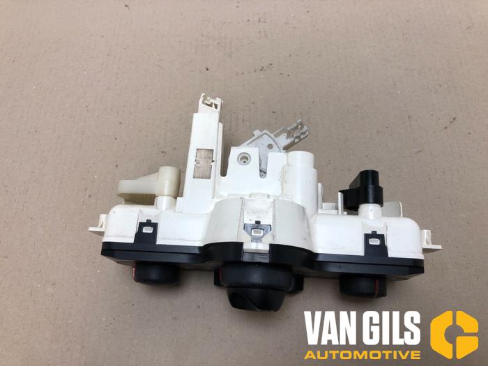 Kachel Bedieningspaneel van een Renault Modus/Grand Modus (JP) 1.4 16V 2004