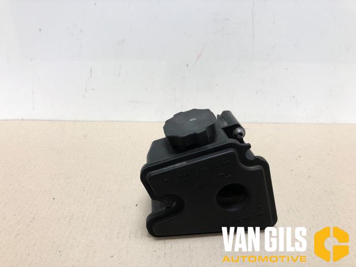 Gebruikte Servo Oliereservoir Mercedes C Estate (S204) 2.5 C-230 V6 24V Prijs € 30,00 Margeregeling aangeboden door Van Gils Automotive