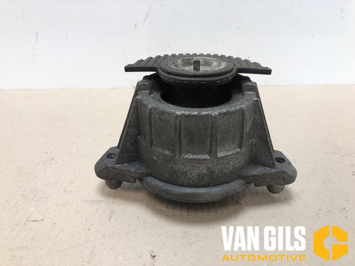 Gebruikte Motorrubber Mercedes C Estate (S204) 2.5 C-230 V6 24V Prijs € 30,00 Margeregeling aangeboden door Van Gils Automotive