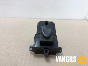 Gebruikte Elektrisch Raam Schakelaar Honda Civic (FA/FD) 1.3 Hybrid Prijs € 30,00 Margeregeling aangeboden door Van Gils Automotive