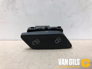 Gebruikte Centrale deurvergrendeling Schakelaar Volkswagen Golf VII (AUA) 1.4 TSI 16V Prijs op aanvraag aangeboden door Van Gils Automotive