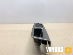 Gebruikte Raam schakelaar elektrisch Volvo C30 (EK/MK) 1.6 D 16V Prijs € 30,00 Margeregeling aangeboden door Van Gils Automotive