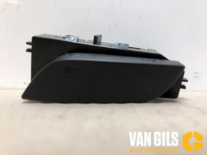 Airbag controle lampje van een Opel Insignia 2.0 CDTI 16V 140 ecoFLEX 2015