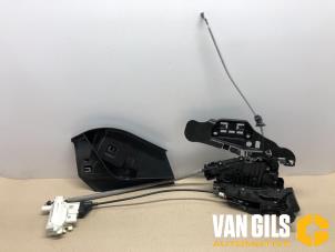 Gebruikte Slotmechaniek Portier 4Deurs links-achter Mercedes GLE AMG Coupe (C292) 5.5 63 S AMG V8 biturbo 32V 4-Matic Prijs € 99,99 Margeregeling aangeboden door Van Gils Automotive