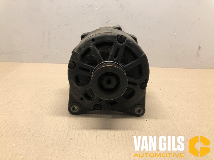 Gebruikte Dynamo Volkswagen Touareg (7LA/7L6) 3.0 TDI V6 24V Prijs € 75,00 Margeregeling aangeboden door Van Gils Automotive