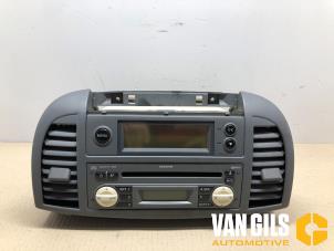 Gebruikte Radio CD Speler Nissan Micra (K12) 1.2 16V Prijs op aanvraag aangeboden door Van Gils Automotive