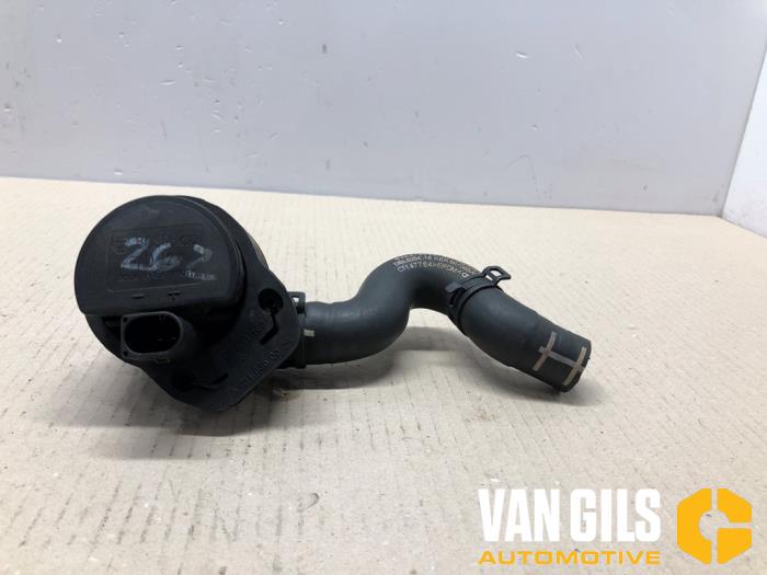 Gebruikte Extra waterpomp Mercedes Vito Tourer (447.7) 2.0 116 CDI 16V Prijs € 49,99 Margeregeling aangeboden door Van Gils Automotive