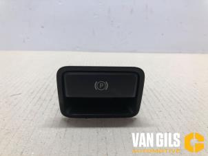 Gebruikte Handrem schakelaar Mercedes GLE AMG Coupe (C292) 5.5 63 S AMG V8 biturbo 32V 4-Matic Prijs € 14,99 Margeregeling aangeboden door Van Gils Automotive