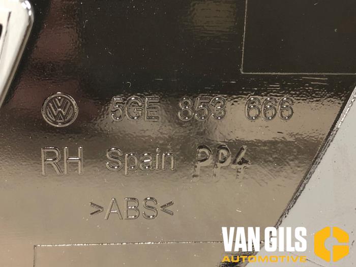 Bumperlijst rechts-voor van een Volkswagen Golf VII (AUA) 1.4 TSI 16V 2018