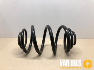 Gebruikte Schroefveer achter Opel Vivaro 2.5 CDTI 16V Prijs € 30,00 Margeregeling aangeboden door Van Gils Automotive