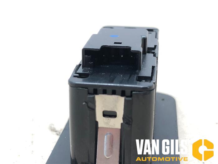 Schakelaar achterklep van een BMW 3 serie Touring (F31) 320i 2.0 16V 2014