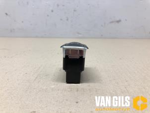 Gebruikte Elektrisch Raam Schakelaar Mercedes E (R207) E-200 2.0 Turbo 16V Prijs € 30,00 Margeregeling aangeboden door Van Gils Automotive