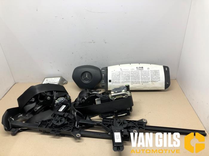 Gebruikte Airbag Set + Module Mercedes E (R207) E-200 2.0 Turbo 16V Prijs € 950,00 Margeregeling aangeboden door Van Gils Automotive