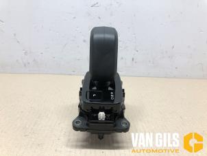 Gebruikte Standenschakelaar automaatbak Volvo XC40 (XZ) Single Motor 69 kWh Prijs € 250,00 Margeregeling aangeboden door Van Gils Automotive