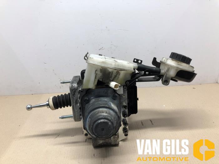 Gebruikte Rembol Volvo XC40 (XZ) Single Motor 69 kWh Prijs € 350,00 Margeregeling aangeboden door Van Gils Automotive